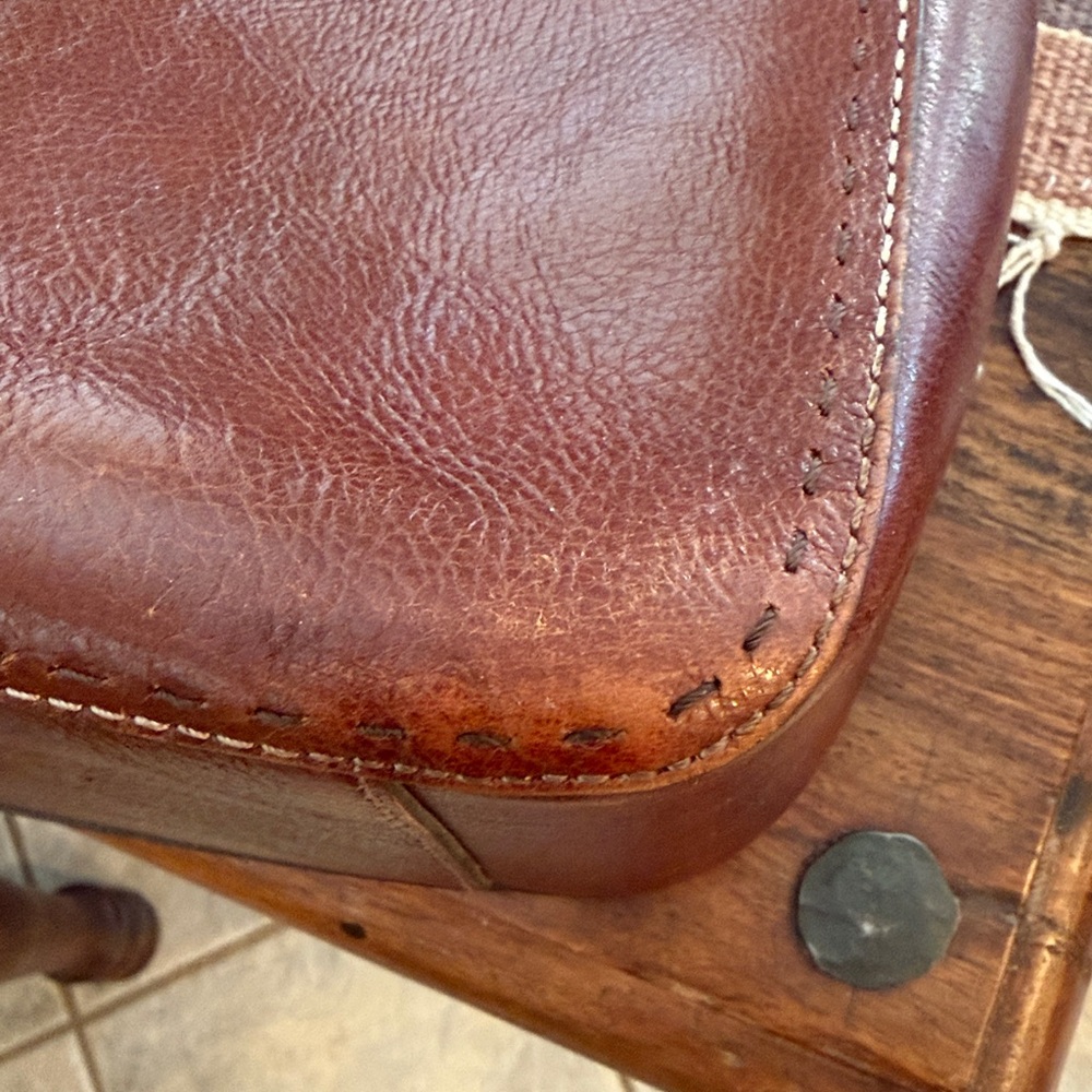 Fossil Brown Leather Shoulder Bag with Timeless Design - Picture 10 of 13